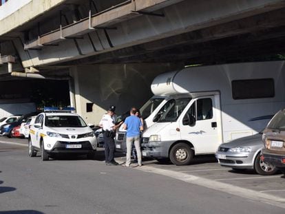 La caravana multada por la polic&iacute;a municipal. 