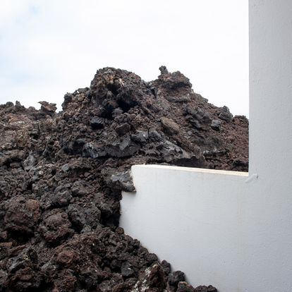Lanzarote. Rocas pegadas al centro de visitantes
e interpretación de Mancha Blanca, una instalación
muy cercana al parque nacional de Timanfaya.