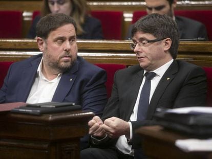 Junqueras y Puigdemont hoy en el Parlament.