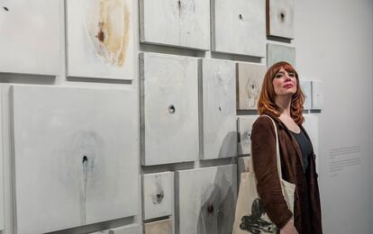 Paula Bonet, en la presentación de su exposición 'LA ANGUILA. Esto es un cuadro, no una opinión', en valencia en 2021.