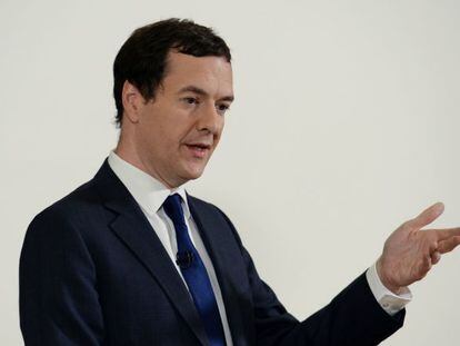 El responsable de Finanzas de Reino Unido, George Osborne, en el Tesoro. 