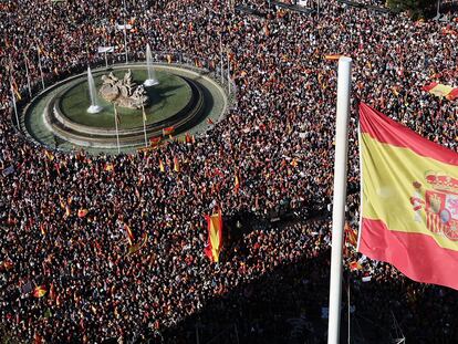 Dvd 1187 (18-11-23). Cientos de personas durante una manifestación contra la amnistía, en Cibeles, a 18 de noviembre de 2023, en Madrid (España).