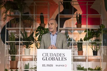 El alcalde de Sevilla. Antonio Muñoz, durante su intervención en el foro Ciudades Globales, organizado por EL PAÍS y Silence, en la capital andaluza.