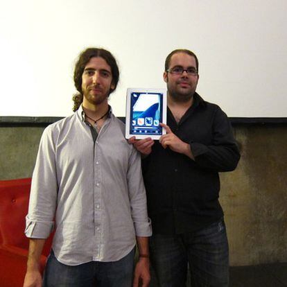 Daniel Martínez Leiva y Albert Meco, creadores de una aplicación para retorcar fotos en el iPad o el iPhone.