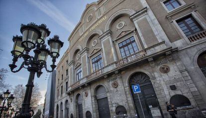 Aspecto que ofrecía la semana pasada la fachada del Teatro Principal, en La Rambla de Barcelona.