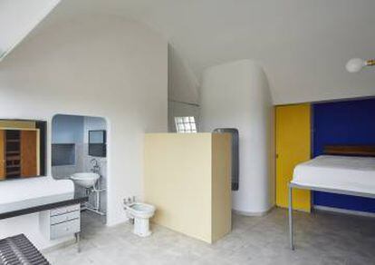 La habitación de Le Corbusier y Gallis, con la cama elevada desde la que dominaban las vistas del parque del Bosque de Bolonia, a las afueras de París.