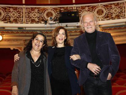 Helena Pimenta, Amaya de Miguel y Lluís Homar, el pasado miércoles en el Teatro de la Comedia de Madrid.