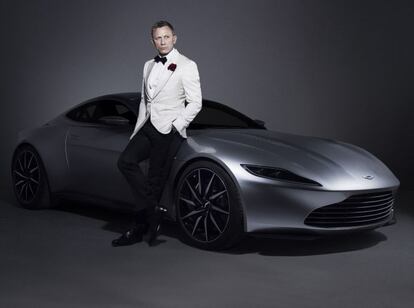 Daniel Craig, el último James Bond, con el Aston Martin DB10