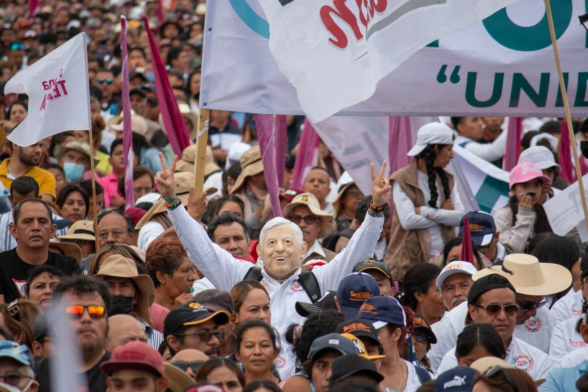 El Zócalo de la capital se entrega a López Obrador
