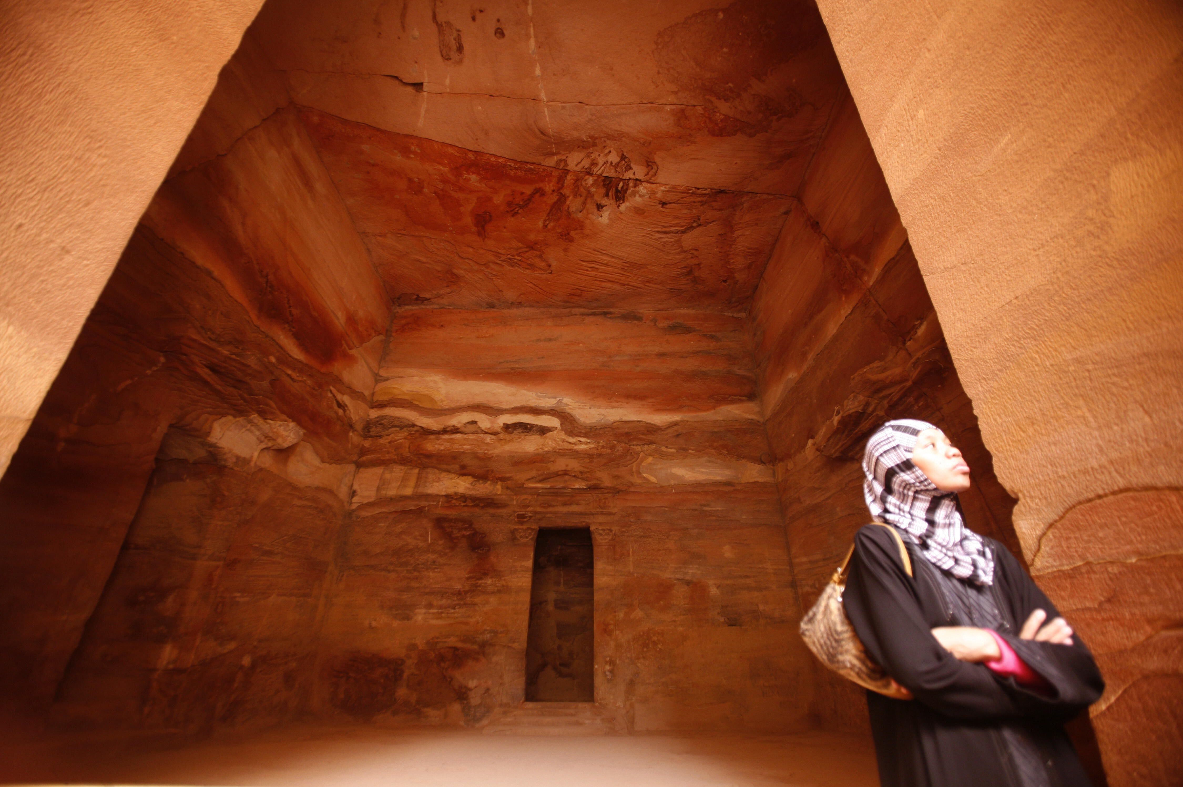 Interior del templo de Petra, la atracción turística más conocida de Petra.
