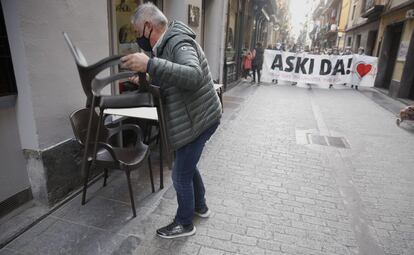 Los manifestantes han reclamado este sábado en Tolosa una mejor sanidad pública en la comarca.