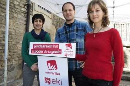 Los candidatos de Ezker Anitza a las elecciones europeas Leire Martinez, I&ntilde;igo Martinez Zat&oacute;n y Marina Albiol, de izuqierda a derecha. 