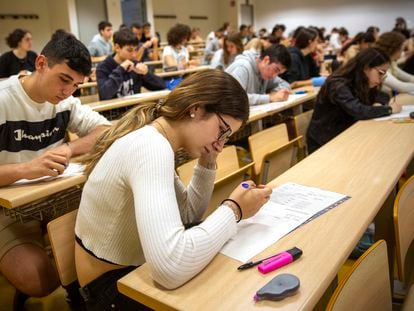 Exámenes de selectividad en la UPV de San Sebastián, el 8 de junio.