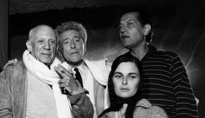 Picasso y su esposa Jacqueline con Cocteau, Serge Lifar, Lucia Bosé y Luis Miguel Dominguín.