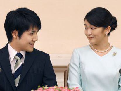 La nieta mayor del emperador Akihito de Japón retrasa su enlace con un plebeyo previsto para noviembre para  pensar sobre el matrimonio 