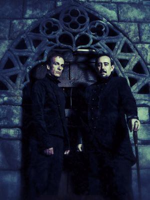 Dos integrantes del espectáculo 'La noche de los vampiros', en La caja del terror, en Madrid.