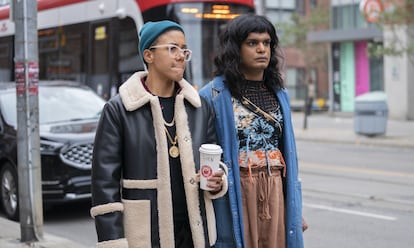 Una imagen de la comedia canadiense 'More or Less (Somehow)', que ya prepara su segunda temporada.