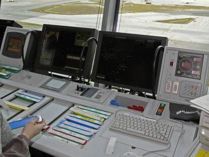 Una controladora en el aeropuerto de Madrid-Barajas Adolfo Suárez.