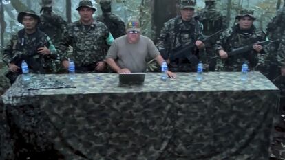 Captura de pantalla de un vídeo difundido en Tik Tok en el que integrantes del Clan del Golfo leen un comunicado.