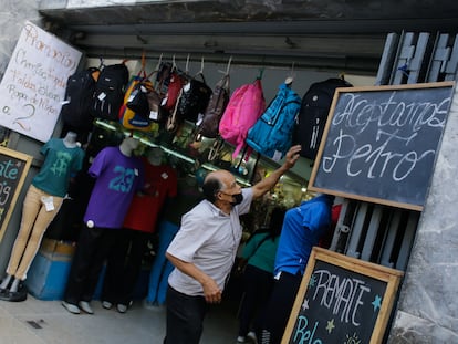Un local en Caracas (Venezuela) con un letrero que aceptaba la criptomoneda Petro, en febrero de 2022.