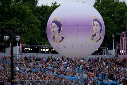 Un globo gigante con la cara de Isabel II se ha podido ver en el Mall de Londres durante el último día de las celebraciones por el Jubileo de Platino de Isabel II, que ha llenado al Reino Unido de festejos durante cuatro días.