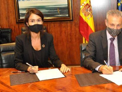 La presidenta de Adif, Isabel Pardo de Vera, junto al presidente de Puertos del Estado, Francisco Toledo.