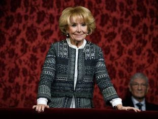 La expresidenta de la Comunidad de Madrid, Esperanza Aguirre, en la tribuna del Senado a principios de diciembre en el acto de constitución de la Cámara en la XIV Legislatura. 
 