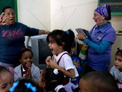 Celebración en un colegio de La Habana / Foto: AP | Vídeo: Reuters