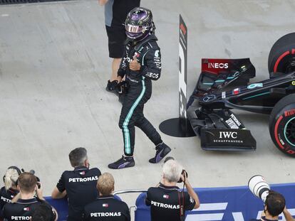 Lewis Hamilton, tras lograr la pole position en el circuito de Sochi.