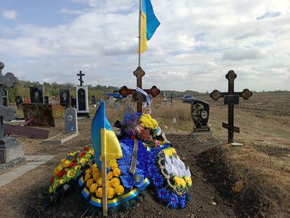 Grave of Andriy Kozir, a soldier for whom the funeral was held in Hrozar.