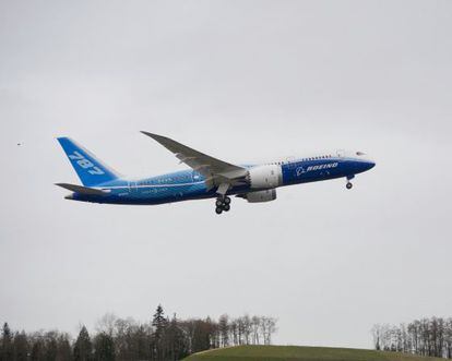Despegue de un Boeing 787, cuya tecnología permite emitir menos CO2.