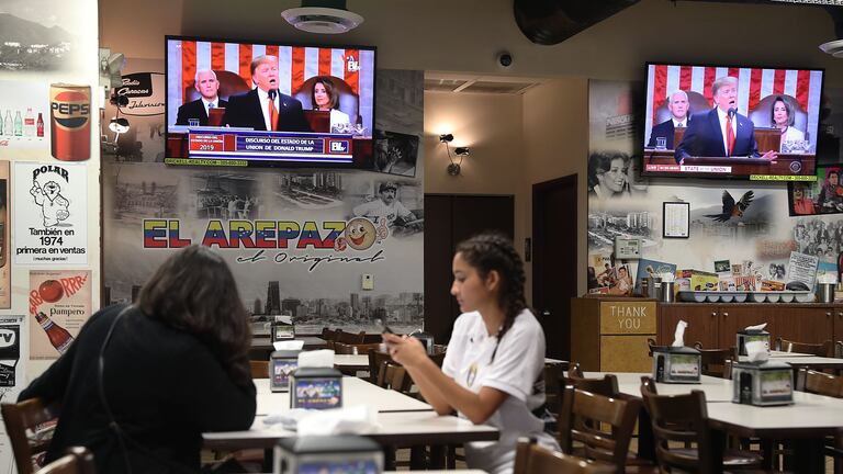 El interior del restaurante El Arepazo, punto de encuentro de los venezolanos en Doral (Florida).