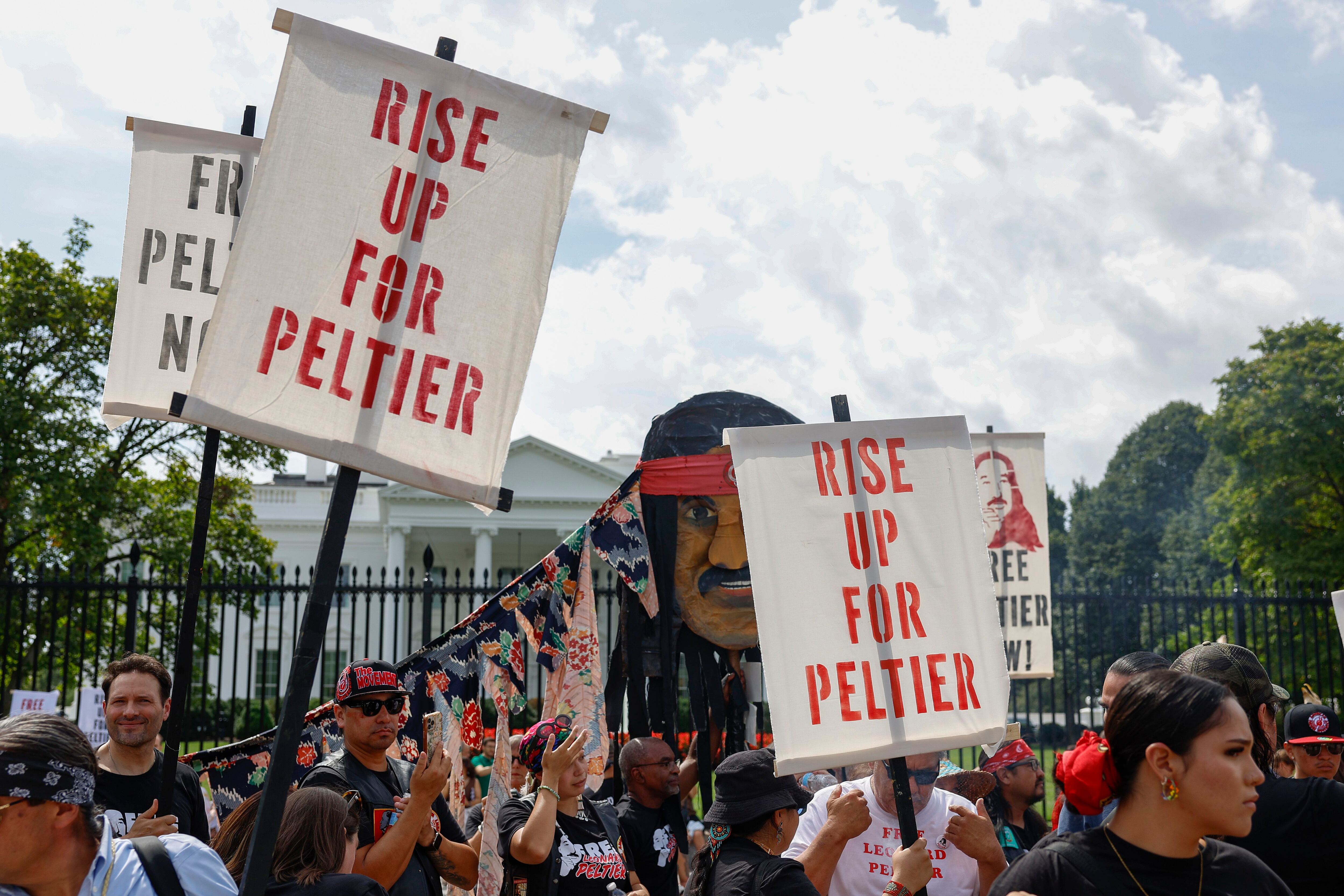 No hay clemencia para Leonard Peltier, el activista nativo americano condenado por el asesinato en 1975 de dos agentes del FBI