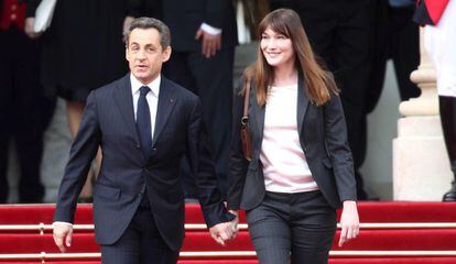 Nicolas Sarkozy y Carla Bruni en la investidura de François Hollande.