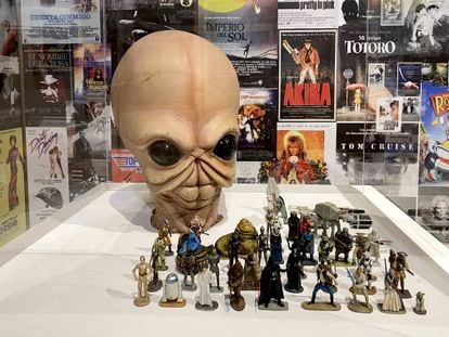 Máscara de Figrin D'an, un personaje de 'Star Wars', en la exposición 'La cultura audiovisual en los años 80. Referentes de la Generación X en España'.