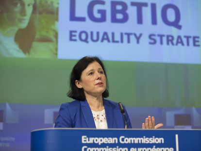 La vicepresidenta de la Comisión Europea de Valores y Transparencia, Vera Jourová, en una rueda de prensa en Bruselas.