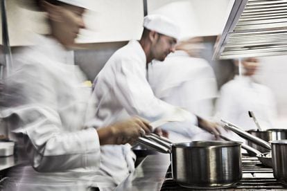 Una cocina de un restaurante. 