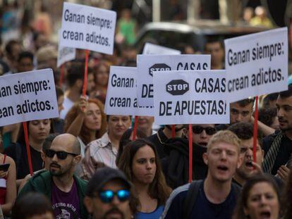 Manifestación contra las casas de apuestas en Madrid.