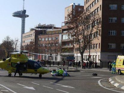 El helicóptero aterriza en la plaza de Cristo Rey.