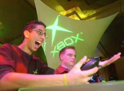 Dos jóvenes jugadores de Xbox