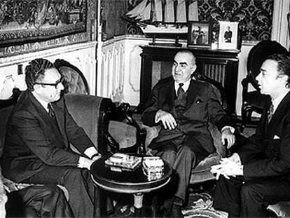 Henry Kissinger (izquierda), con el presidente del Gobierno español, almirante Luis Carrero Blanco, en 1973, horas antes del atentado contra este último.