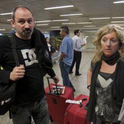 Turistas españoles desembarcan en el aeropuerto internacional de Sao Paulo (Brasil).