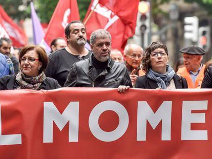 En primera fila y en el centro, el secretario general de CCOO, Unai Sordo, en una manifestación en Bilbao