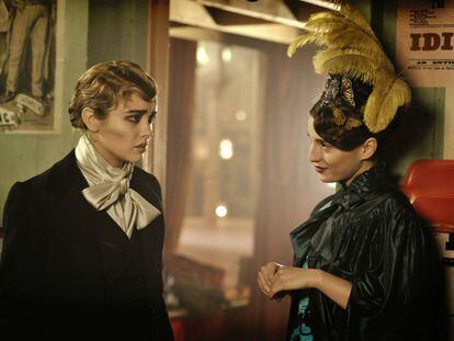 Olivia Cooke y María Valverde, en 'The Limehouse Golem'.