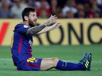 Messi, se lamenta, el domingo en el Camp Nou.