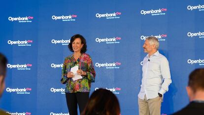 Ana Botín, presidenta de Banco Santander, y Ezequiel Szafir, hasta ahora consejero delegado de Openbank, en un acto en Berlín.