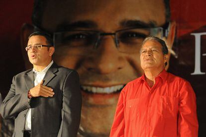 Mauricio Funes y Sanchez Ceren, del Frente Farabundo Martí para la Liberación Nacional, durante un acto electoral de las presidenciales de Marzo de 2009.