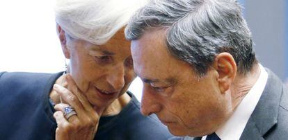 Christine Lagarde junto a Mario Draghi