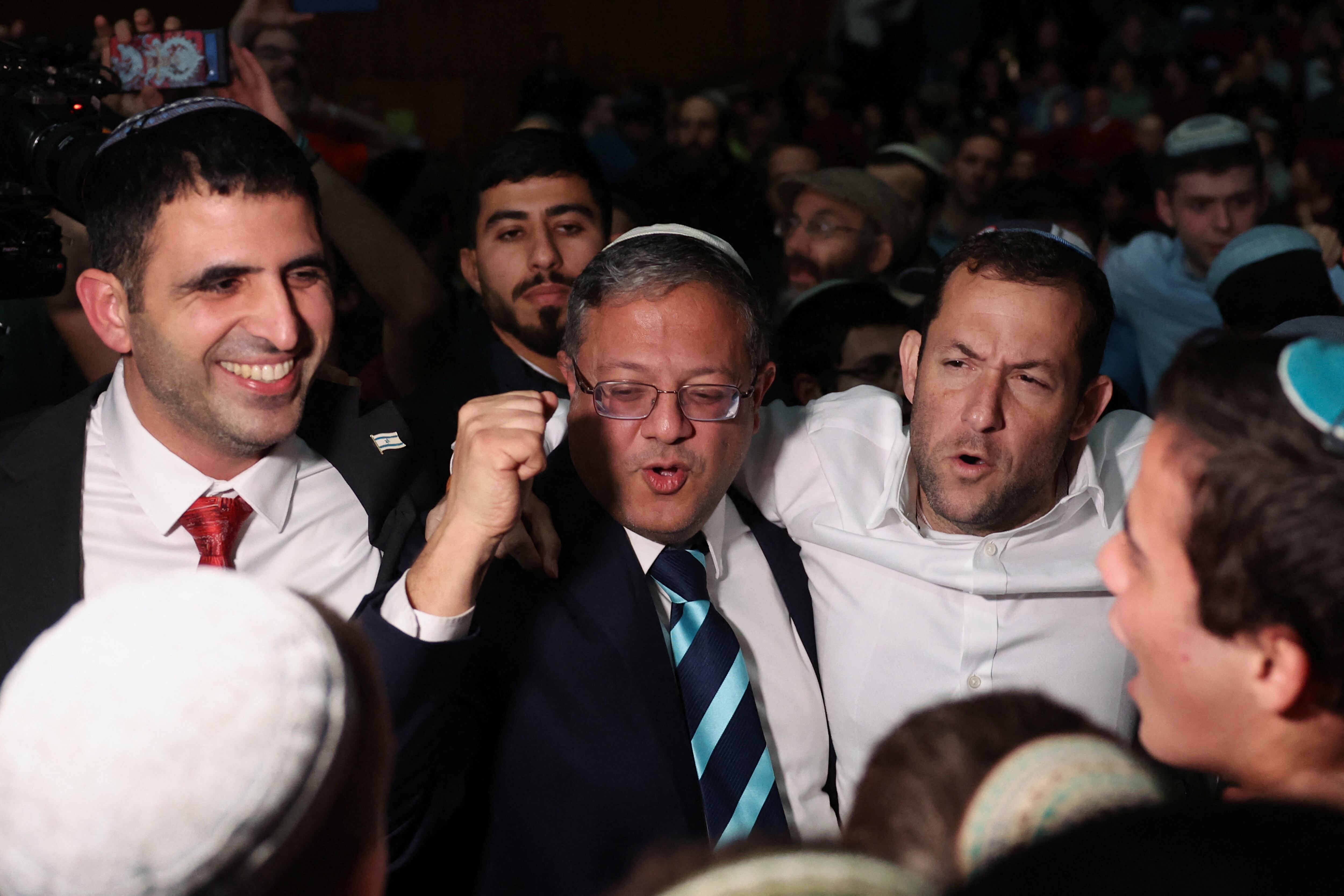 El ministro de Seguridad Nacional israelí, Itamar Ben-Gvir (con el puño cerrado), durante el evento para pedir la recolonización de Gaza, este domingo en Jerusalén.