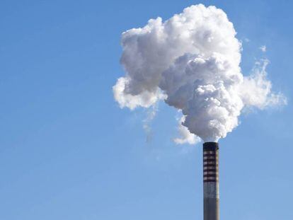 Emisiones de una planta industrial.